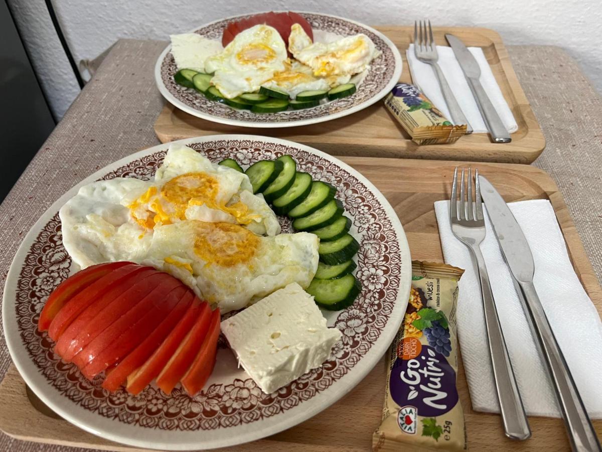 Kitka Hostel - Guest House Vratnica ภายนอก รูปภาพ