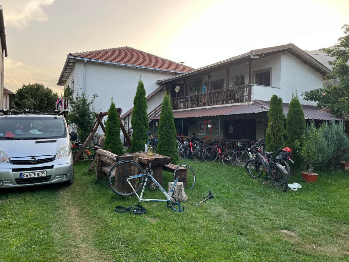 Kitka Hostel - Guest House Vratnica ภายนอก รูปภาพ