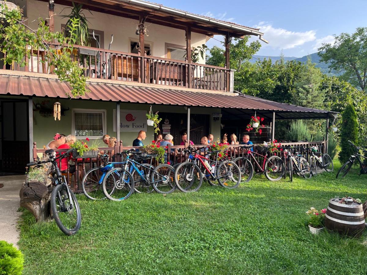 Kitka Hostel - Guest House Vratnica ภายนอก รูปภาพ