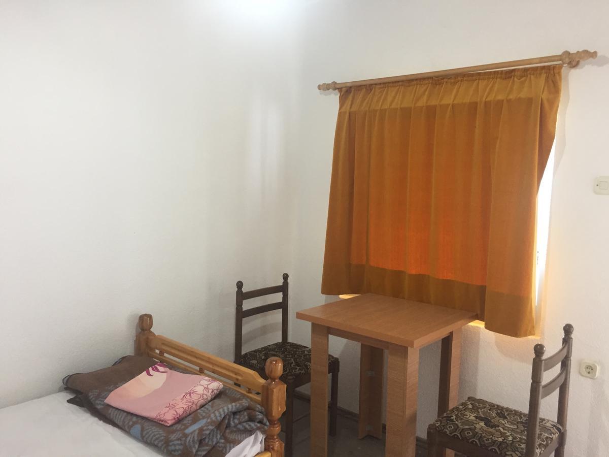 Kitka Hostel - Guest House Vratnica ภายนอก รูปภาพ
