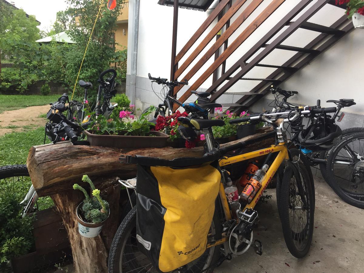 Kitka Hostel - Guest House Vratnica ภายนอก รูปภาพ
