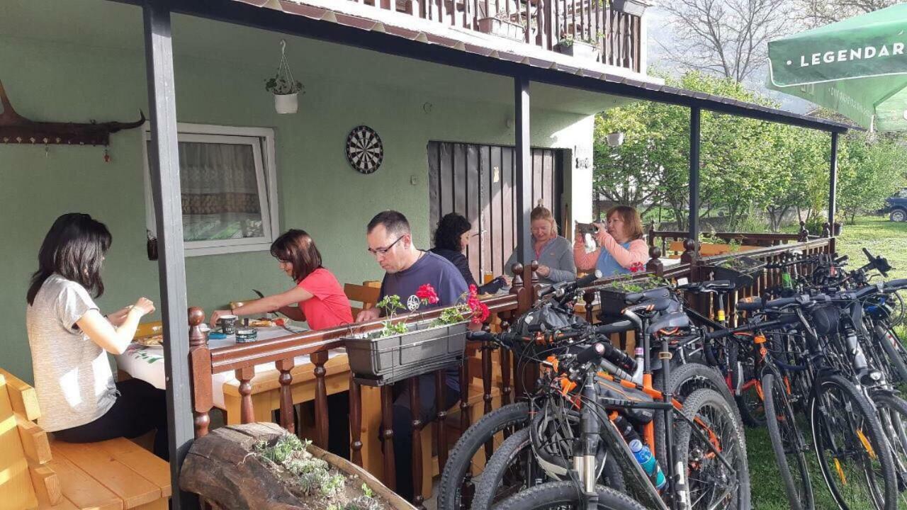 Kitka Hostel - Guest House Vratnica ภายนอก รูปภาพ