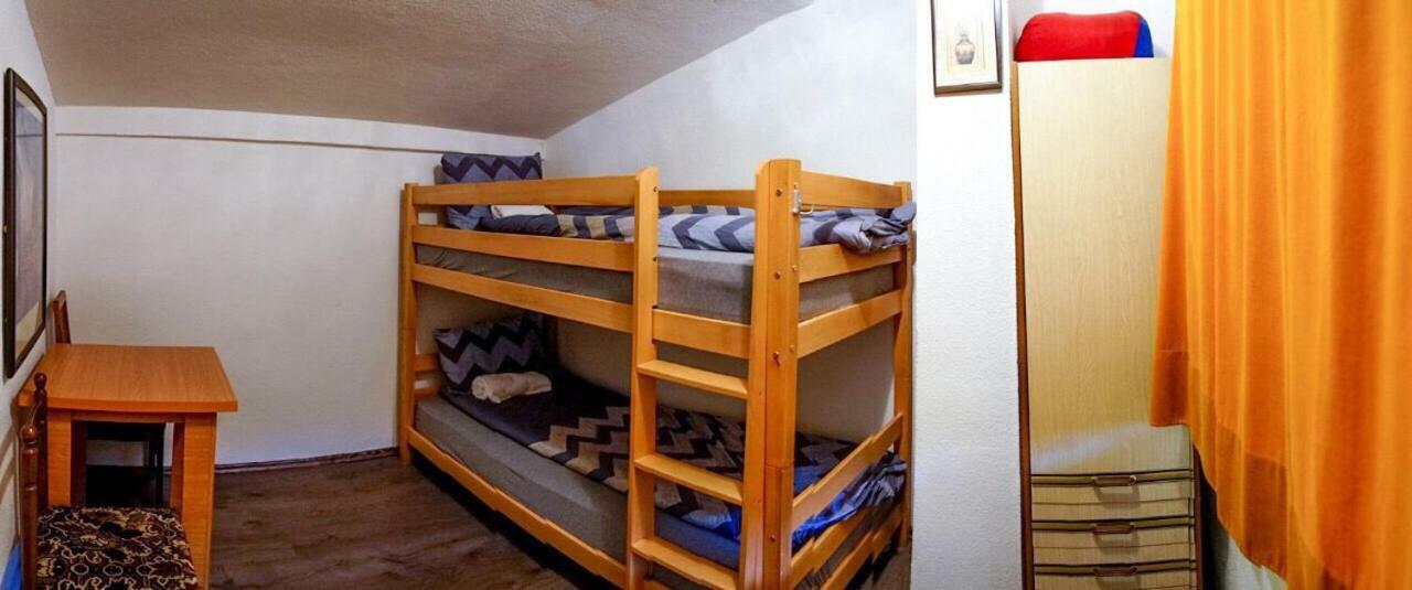 Kitka Hostel - Guest House Vratnica ภายนอก รูปภาพ
